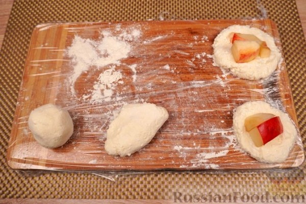 Творожные клёцки (турогомбоц) с персиками