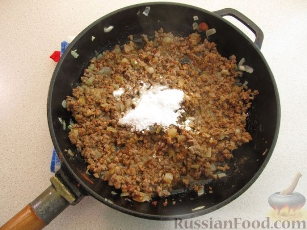 Запечённый перец, фаршированный картофельным пюре и мясом
