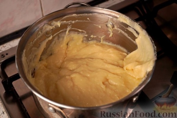 Сарагли с заварным кремом и персиками