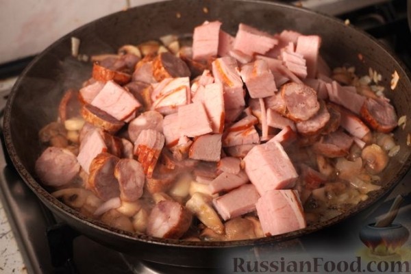 Бигос из молодой капусты с домашней колбасой и грибами