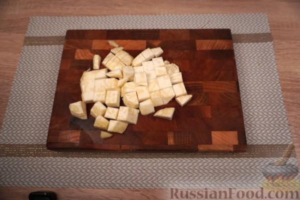 Варёная свиная рулька с овощами