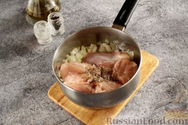 Тушеная курица с помидорами и сладким перцем
