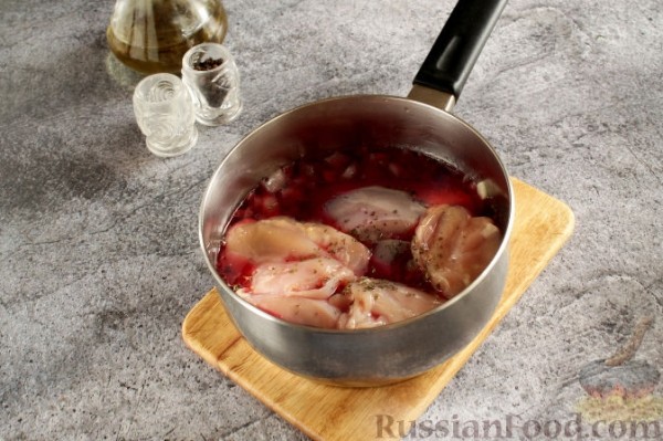 Тушеная курица с помидорами и сладким перцем