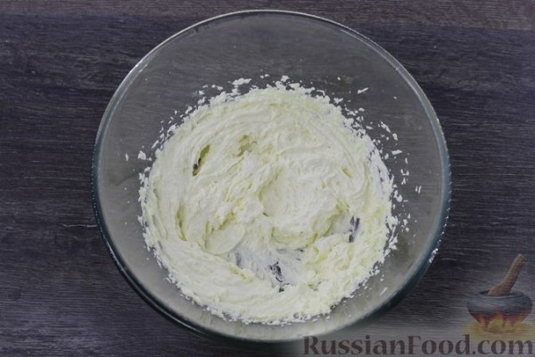 Шоколадный песочный пирог с творогом, черносливом и сгущёнкой