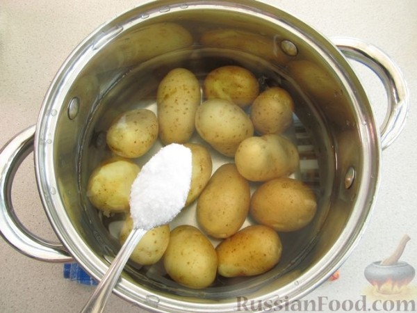 Овощной салат с молодой картошкой