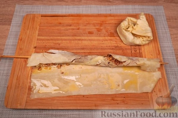 Сарагли с заварным кремом и персиками