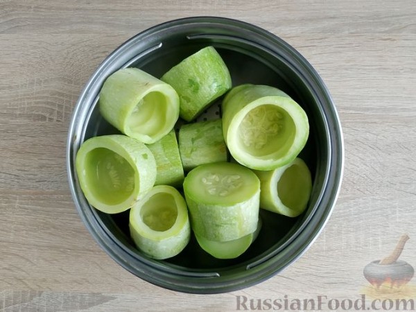 Кабачки, фаршированные булгуром, шампиньонами и морковью (в духовке)