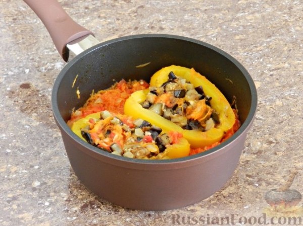 Перец, фаршированный баклажанами