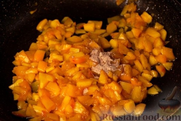 Сарагли с заварным кремом и персиками