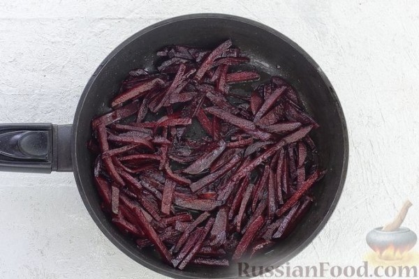 Борщ с говядиной и свекольным отваром