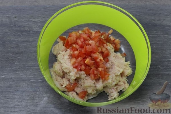 Куриные котлеты с помидорами и сыром