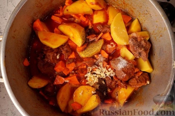 Баранина, тушенная с овощами