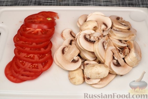 Курица, запечённая с баклажанами и грибами