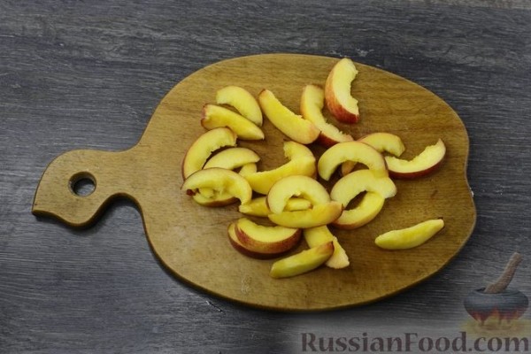 Тарт с творожной начинкой и персиками