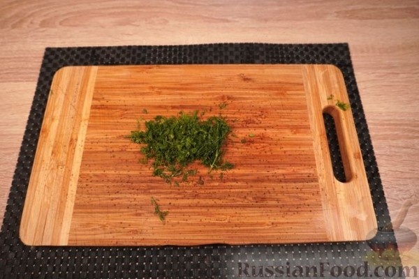 Карп, фаршированный свёклой и яйцами