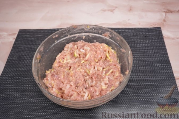 Фаршированные куриные окорочка с кабачком