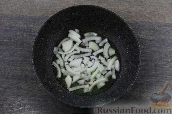 Картофельное рагу с кабачками и тушёнкой