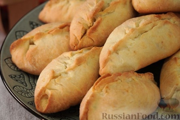 Бездрожжевые пирожки с картофелем, грибами и зеленью (в духовке)