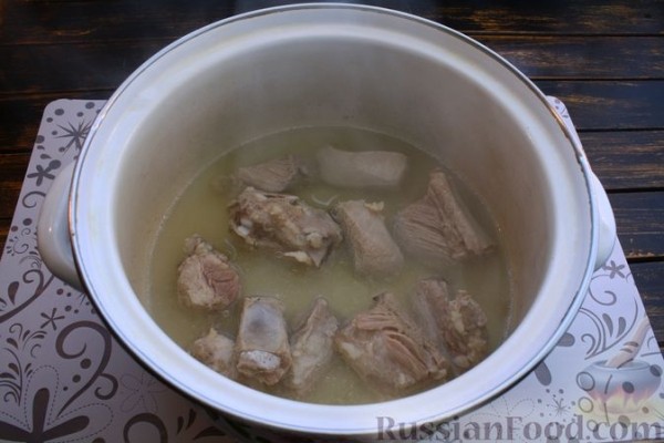 Борщ полтавский с галушками и свиными рёбрышками