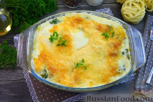 Макароны, запечённые со шпинатом в соусе бешамель