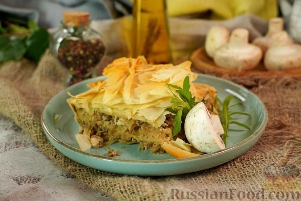 Манитаропита (грибной пирог с фетой и луком)