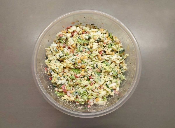Салат с крабовыми палочками и пекинской капустой Салат с крабовыми палочками и пекинской капустой