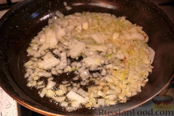 Сарма из свекольной ботвы с рисом и булгуром