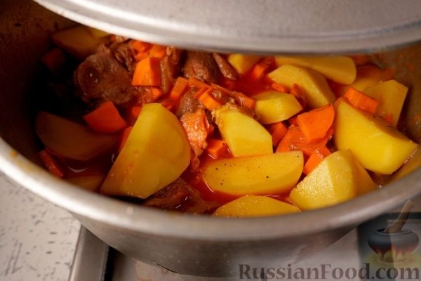 Баранина, тушенная с овощами