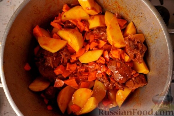 Баранина, тушенная с овощами