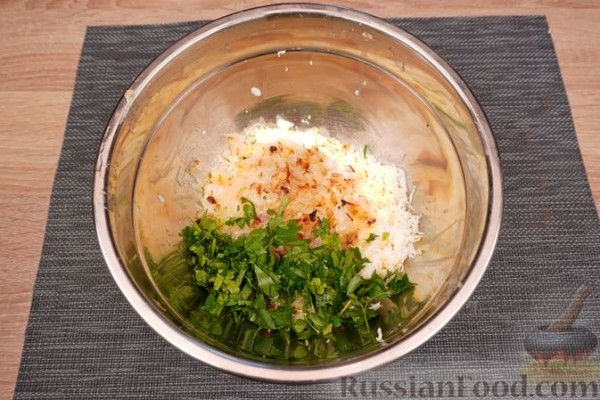 Зразы из куриного фарша с сыром и яйцами