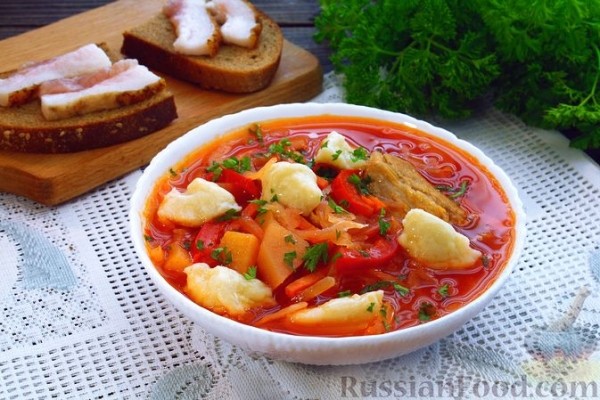 Борщ полтавский с галушками и свиными рёбрышками Борщ полтавский с галушками и свиными рёбрышками