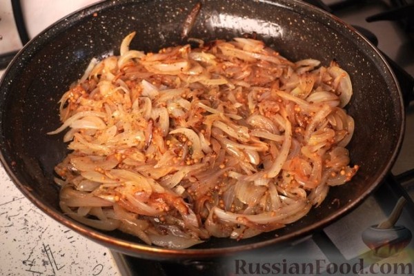 Купаты, тушенные с луком