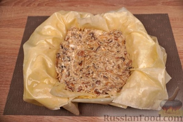 Манитаропита (грибной пирог с фетой и луком)