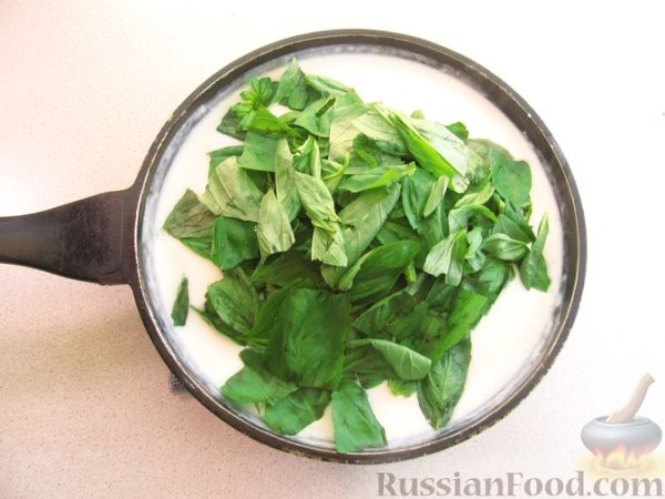 Макароны, запечённые со шпинатом в соусе бешамель