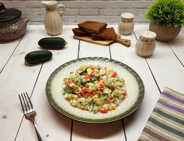 Салат с крабовыми палочками и пекинской капустой Салат с крабовыми палочками и пекинской капустой