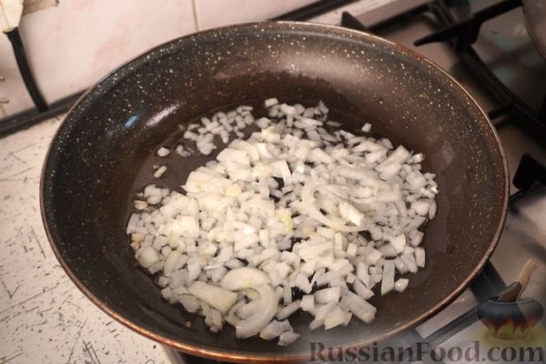 Карп, фаршированный свёклой и яйцами