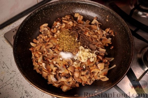 Манитаропита (грибной пирог с фетой и луком)