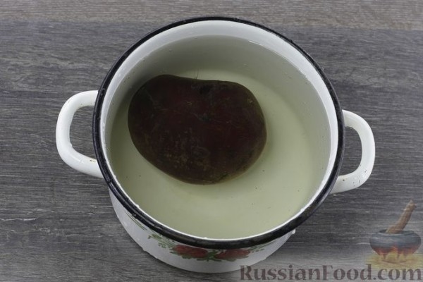 Рулетики из баклажанов со свёклой, сыром и черносливом