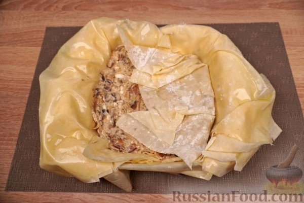 Манитаропита (грибной пирог с фетой и луком)