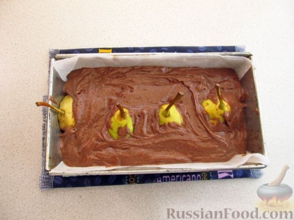 Шоколадный кекс с грушами