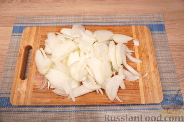 Купаты, тушенные с луком