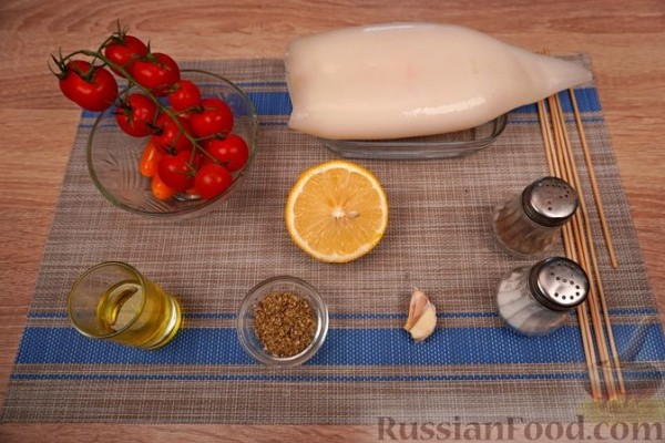 Сувлаки (шашлычки) из кальмаров и томатов черри