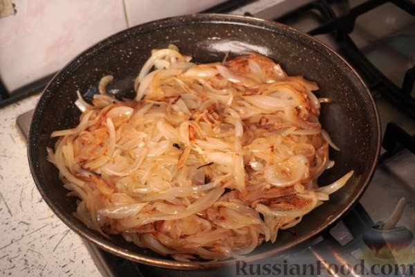 Купаты, тушенные с луком