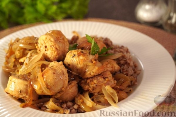Купаты, тушенные с луком