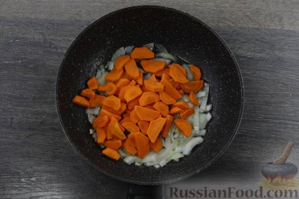 Картофельное рагу с кабачками и тушёнкой