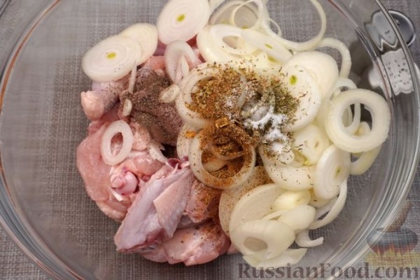 Куриные крылышки, запечённые в красном вине