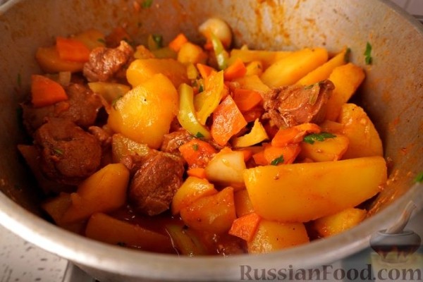 Баранина, тушенная с овощами