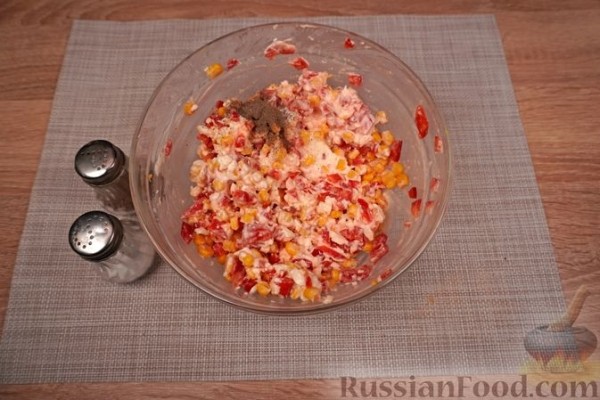 Горячие бутерброды с кукурузой, перцем, томатами и сыром