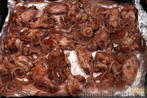 Куриные крылышки, запечённые в красном вине