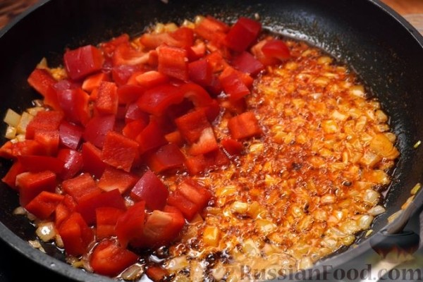 Кролик, томлённый в томатно-винном соусе с паприкой